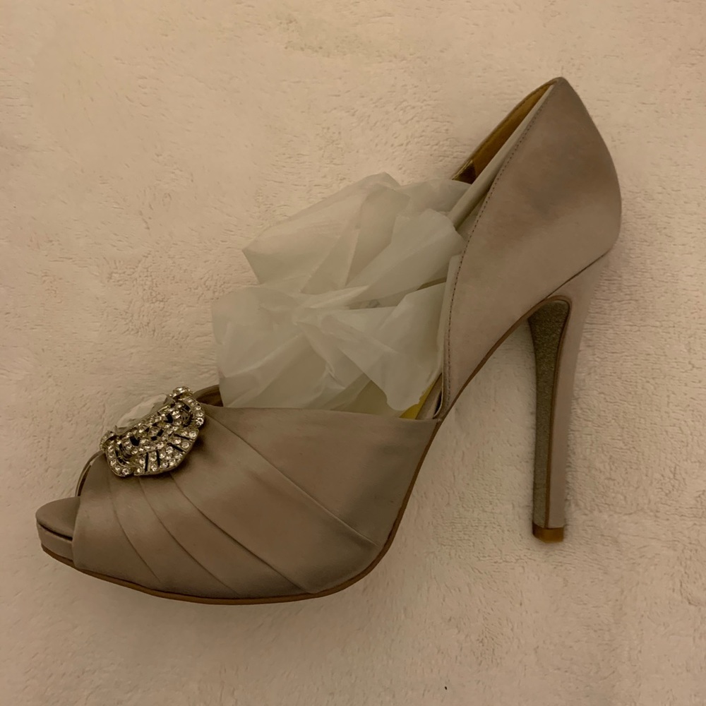 NWOT Nine West dress heels with rhinestones